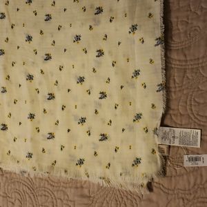 GAP large cream floral scarf-100% cotton New with Tag